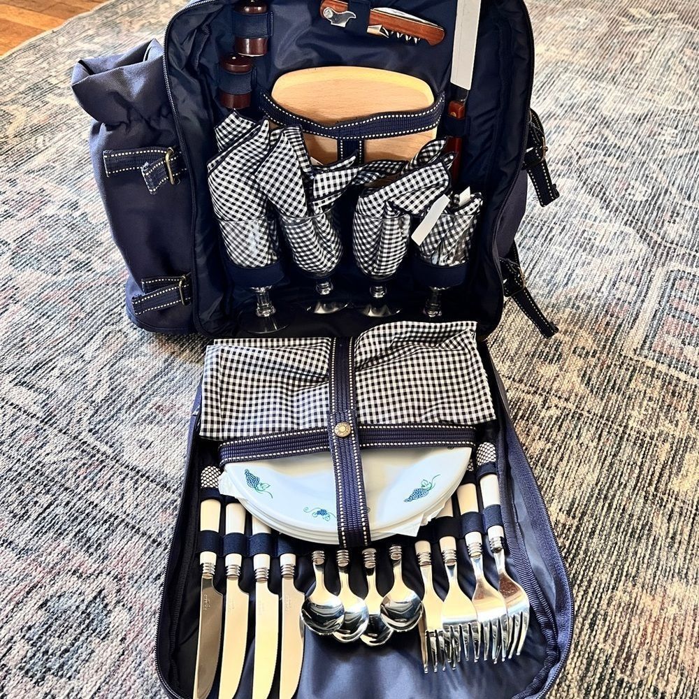 Picnic at Ascot Picnic Back-back. Brand New Without Tags- Missing Blanket